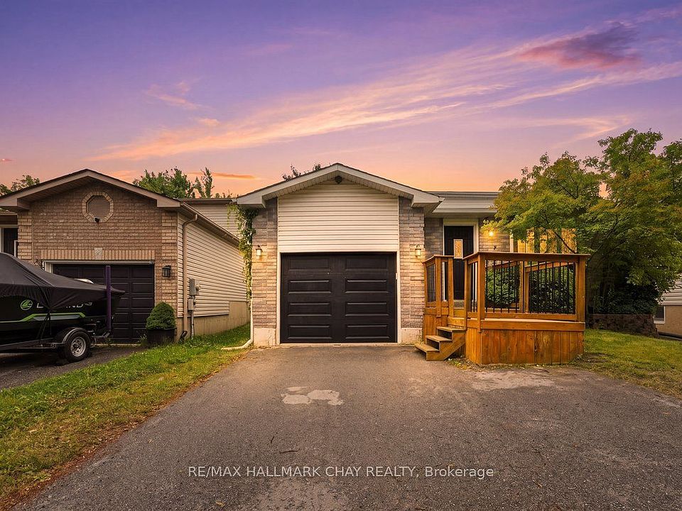 1st image of 26 Whitehorn Cres