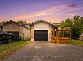 26 Whitehorn Cres, Barrie, ON L4N8E4