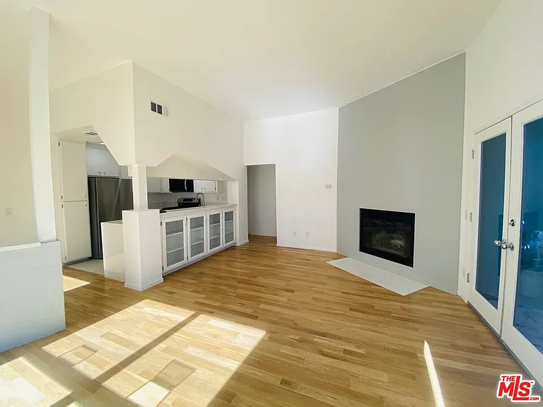 2207 Brenta Pl #6 — Photo 2