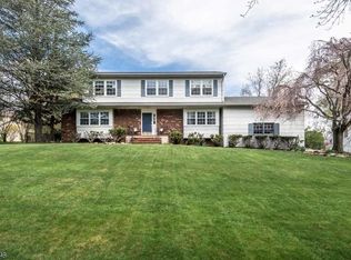 9 Clearfield Rd, Succasunna, NJ 07876