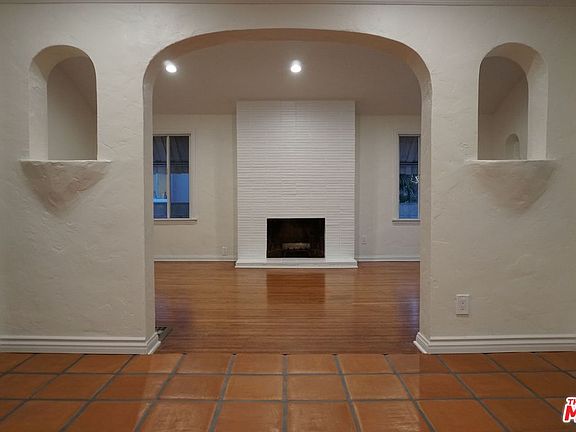 4th image of 1528 W 82nd St
