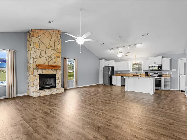 140 Meadowview Dr — Photo 10