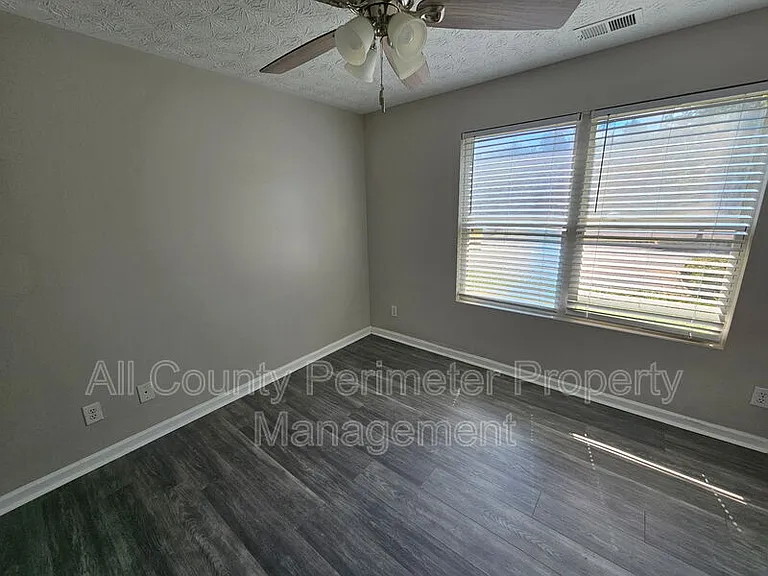 2102 Fairington Ridge Cir — Photo 8