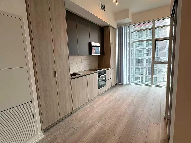 400 King St W #1116 — Photo 3