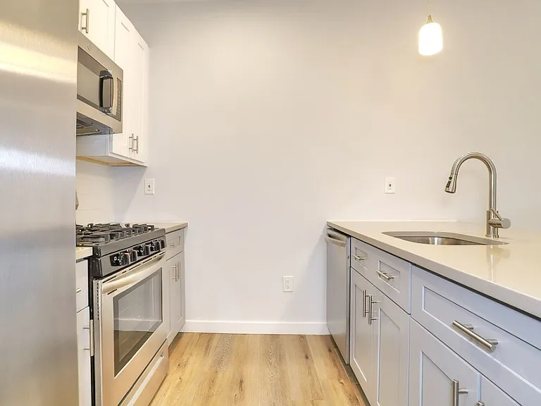 502 Broadway #301 — Photo 13