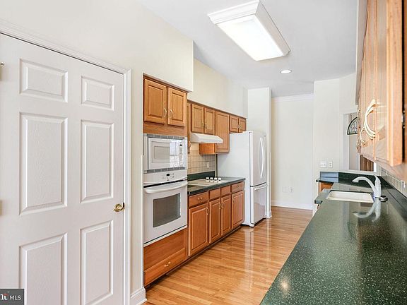 4th image of 207 Donna Dr