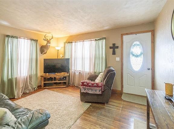 2nd image of 809 Miller St