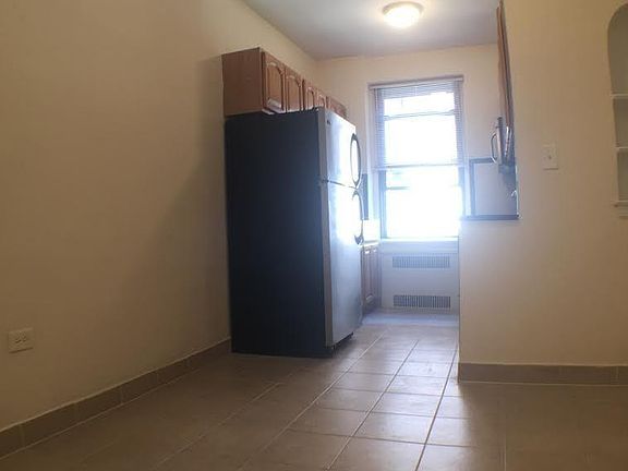 4th image of 2160 E 17th St #3