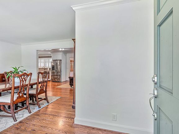 3rd image of 837 W Hillwood Dr