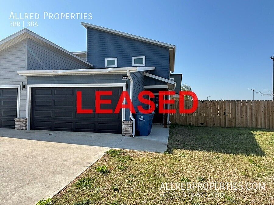 1st image of 1609 SW Casuarina Dr #1