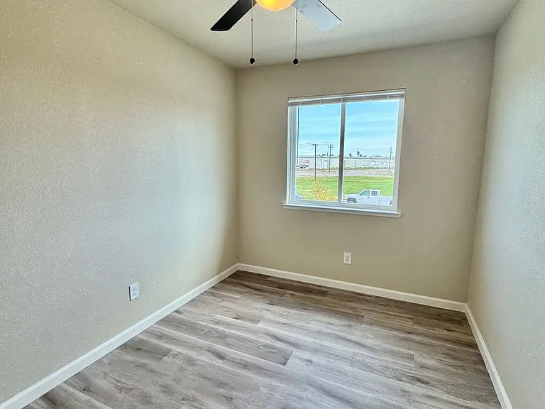 677 Illinois Ave #1 — Photo 17