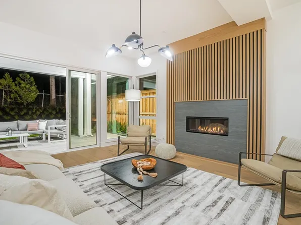 23B Glenmore Dr, West Vancouver, BC V7S 1A5