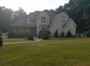 53 Woodcrest Dr, Hopewell Junction, NY 12533