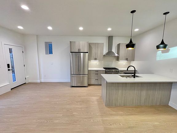 5th image of 1287 Newton St