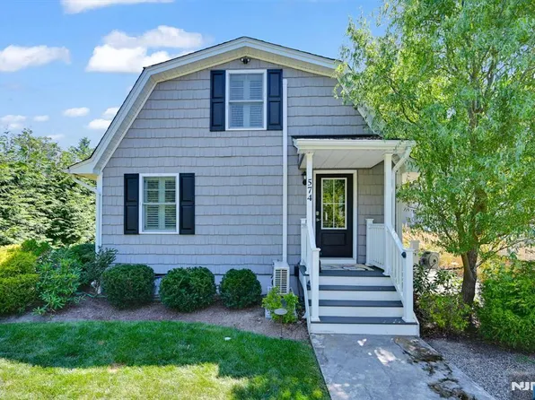 574 Warwick Tpke W, Hewitt, NJ 07421