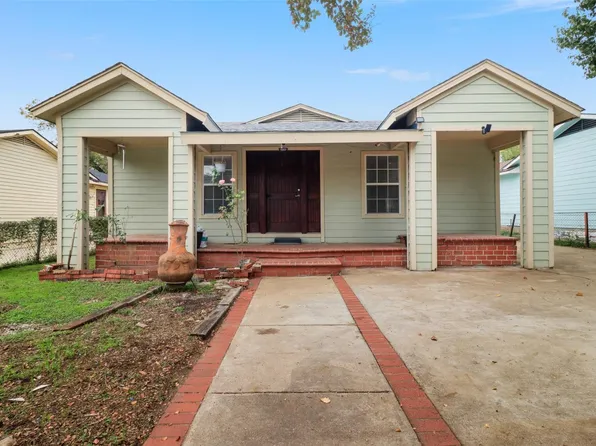 906 N Barnett Ave, Dallas, TX 75211