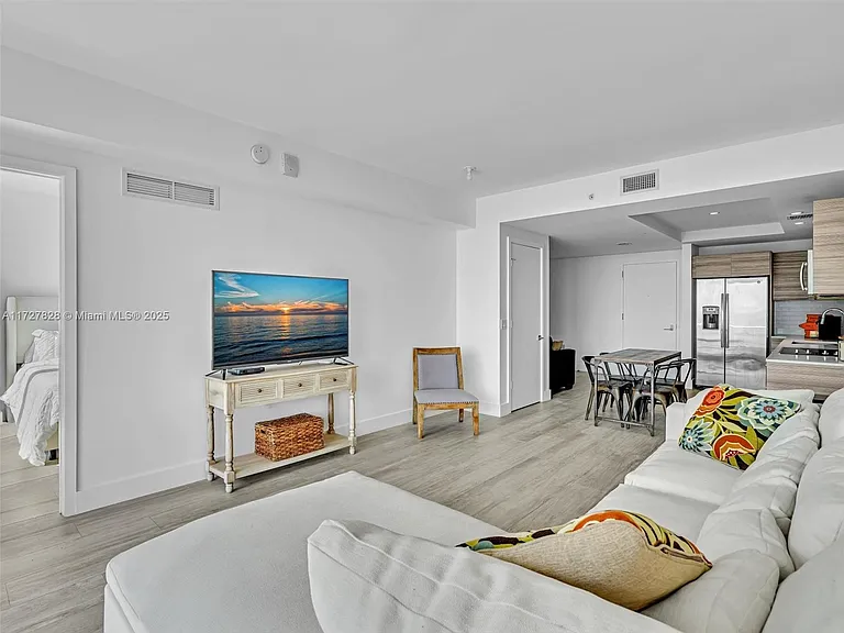 121 NE 34th St #1005 — Photo 19