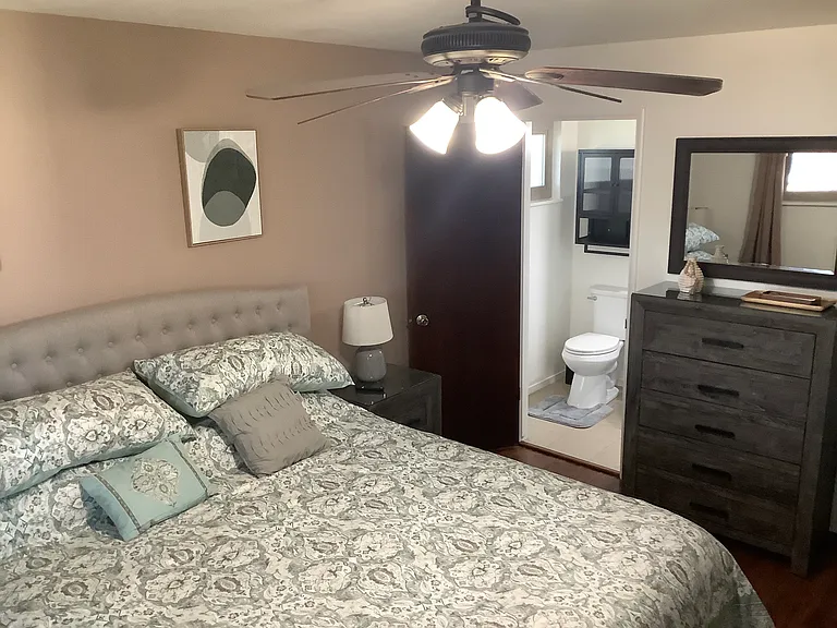453 Leslie Ave — Photo 14