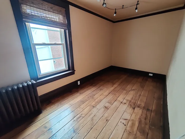 331 E Marshall St — Photo 9