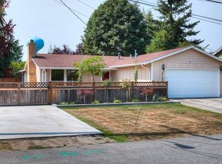 21813 13th Ave S, Seattle, WA 98198