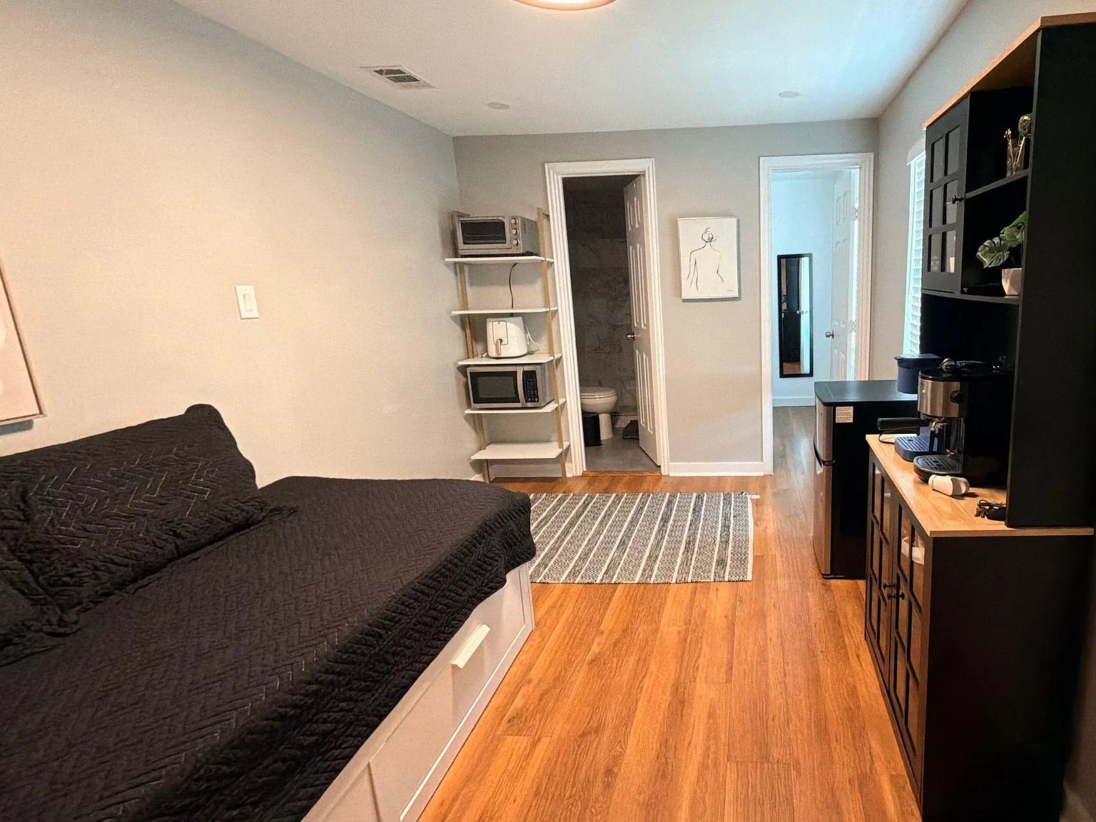 1 bed, 1.0 bath, 250 sqft, $1,364 — Photo 1