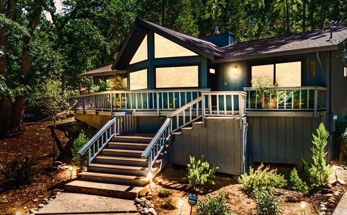 Building Photo - 19271 Pine Mountain Dr