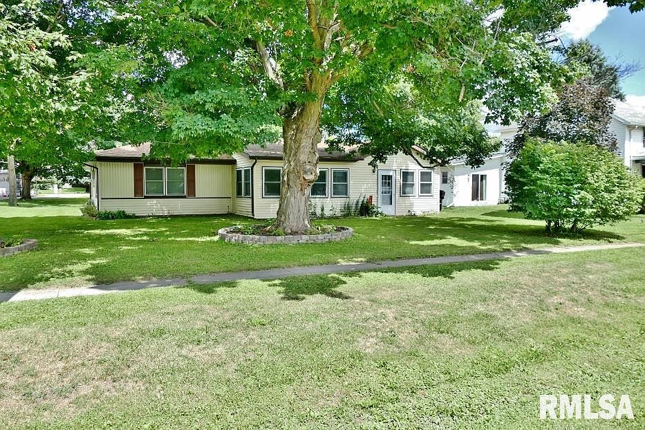 1st image of 221 W Knoxville St