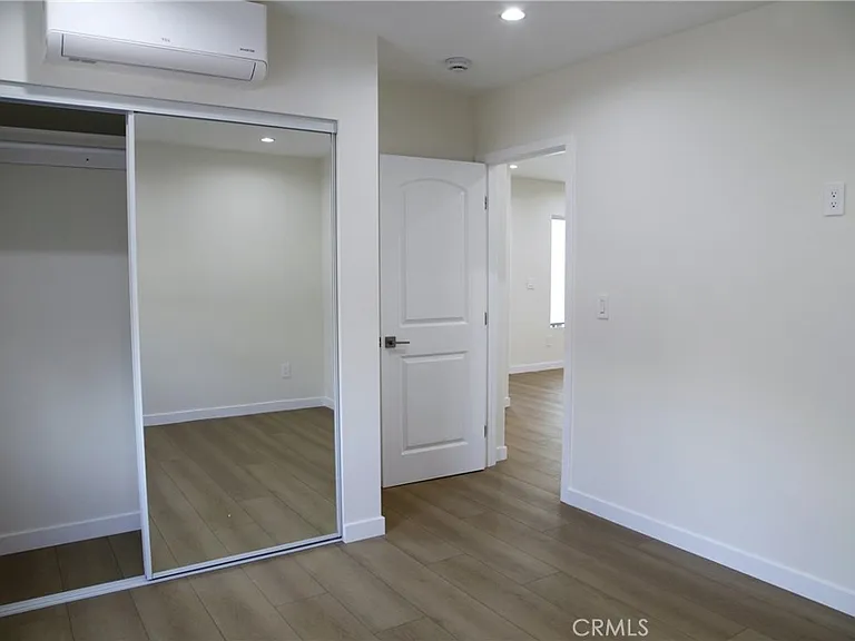 2251 N Catalina St — Photo 11