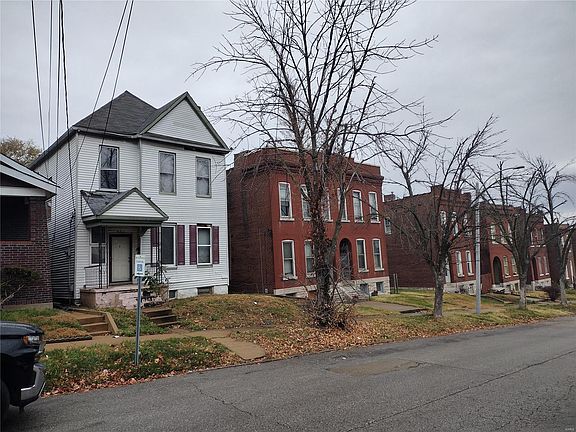 2nd image of 835 McLaran Ave