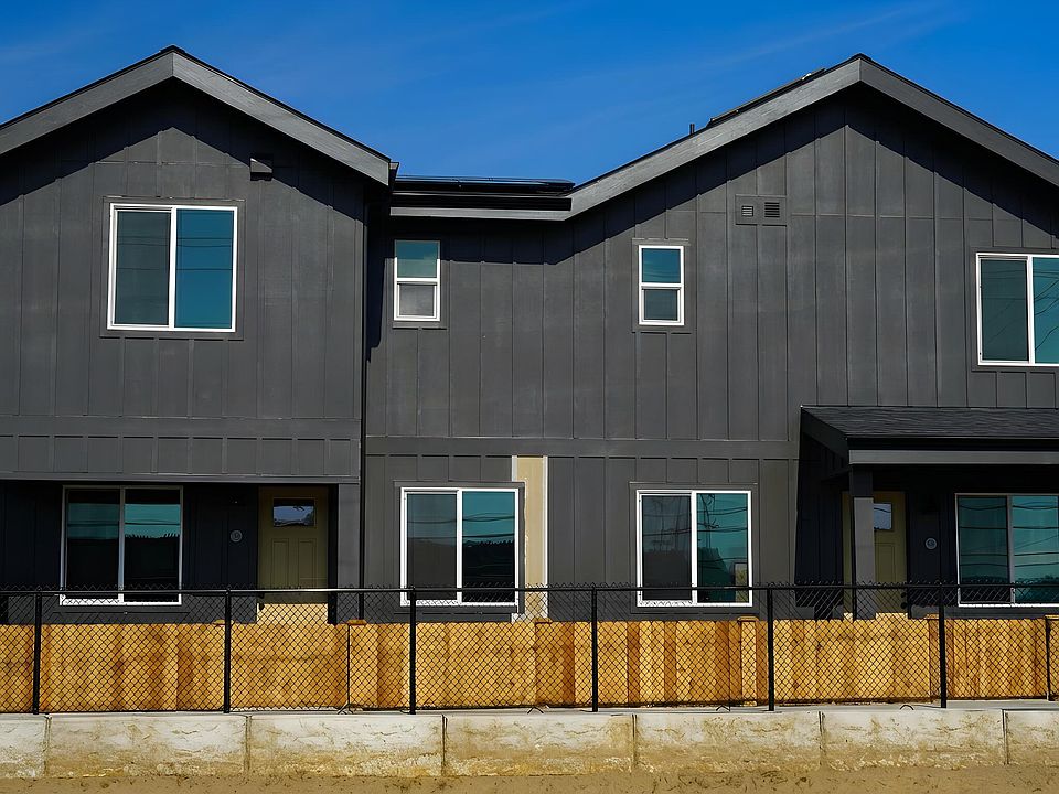 1st image of 1501 NE Laughlin Rd #10