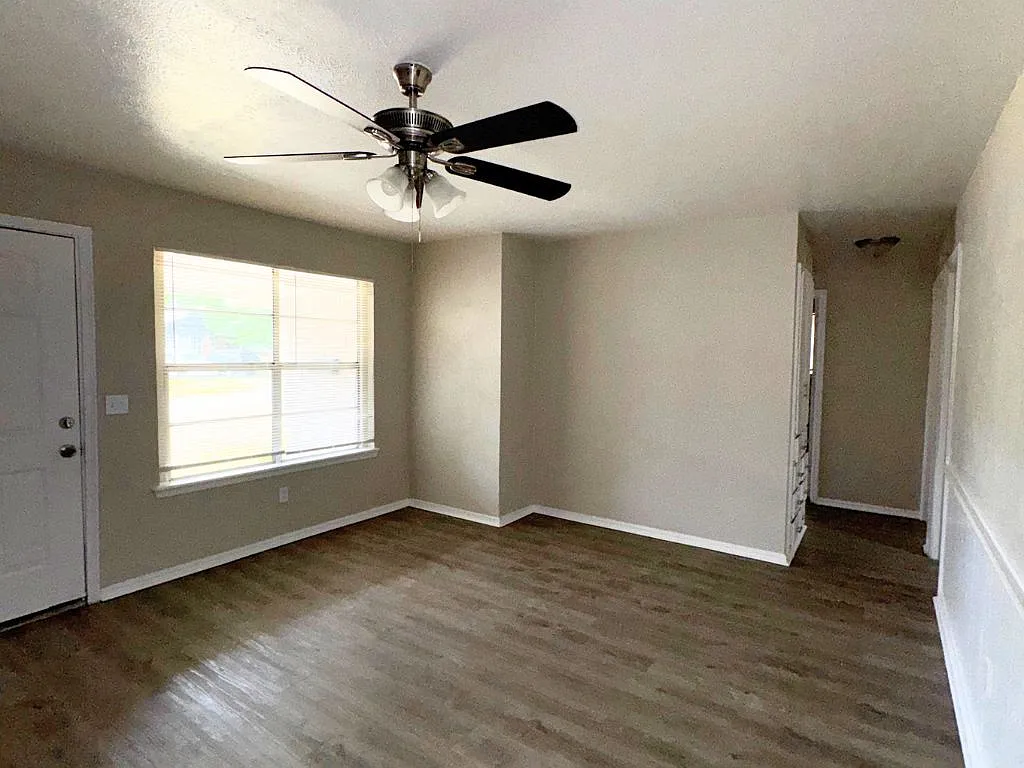 7808 Northwest 6th St. Oklahoma City OK 73127 — Photo 2