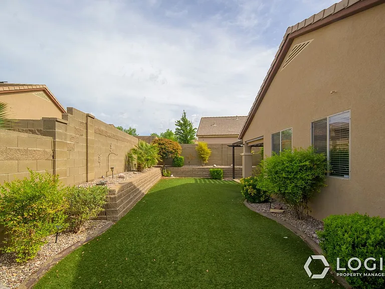 2445 E White Horse Dr — Photo 3