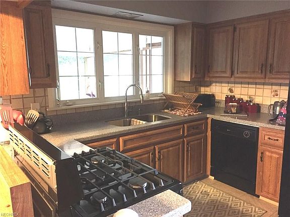 3rd image of 1982 Chapel Hill Dr