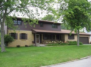 33 Dellwood Ct, Decatur, IL 62521