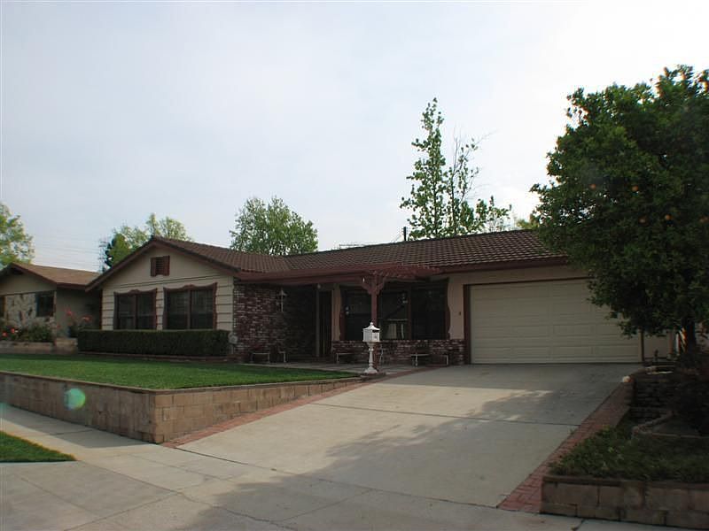 McLennan front w/ driveway