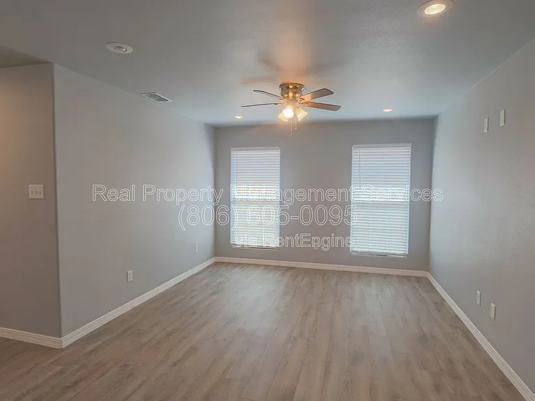1306 N Clinton Ave #B — Photo 2