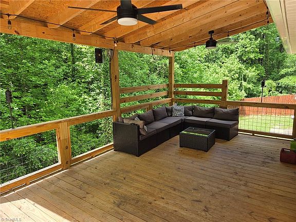 4th image of 1542 Overlook Dr