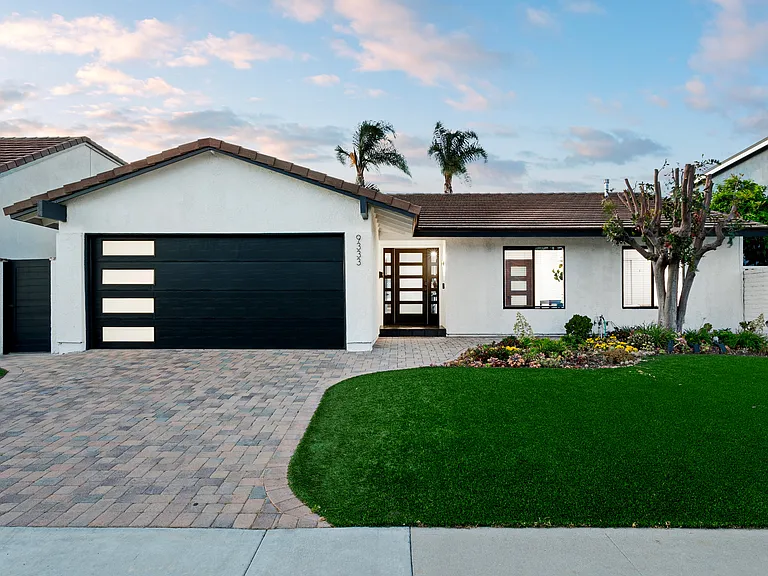 9333 Flicker Ave — Photo 43