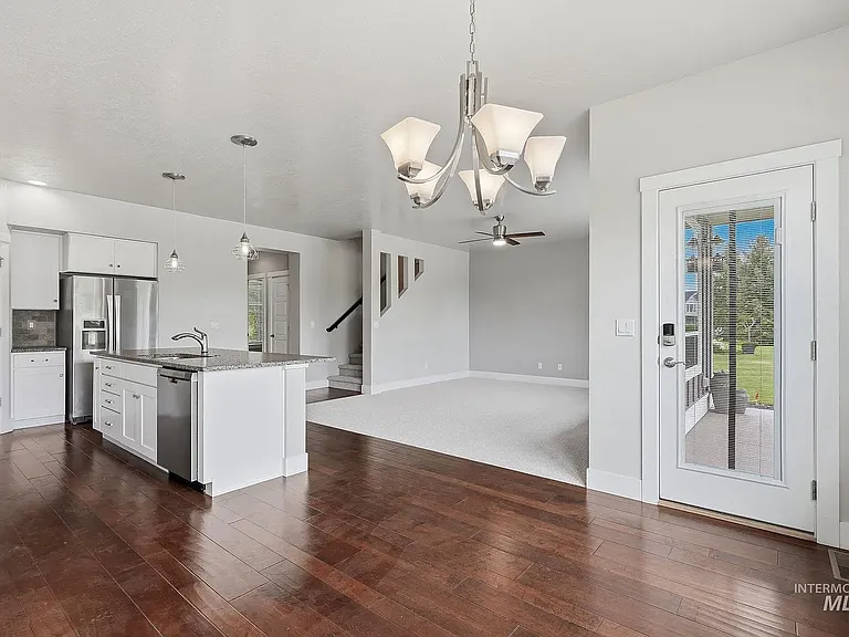 1231 N Seven Golds Ave — Photo 5