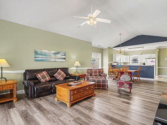 5th image of 4878 Dahlia Ct. #305