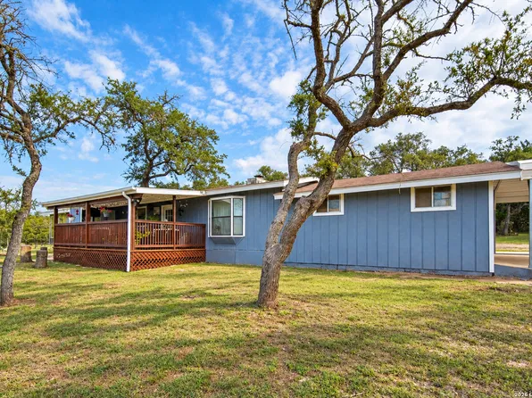 277 W BEAR SPRINGS RD, Pipe Creek, TX 78063