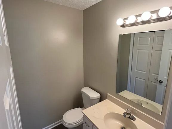 5th image of 2916C Creekview Ct #0