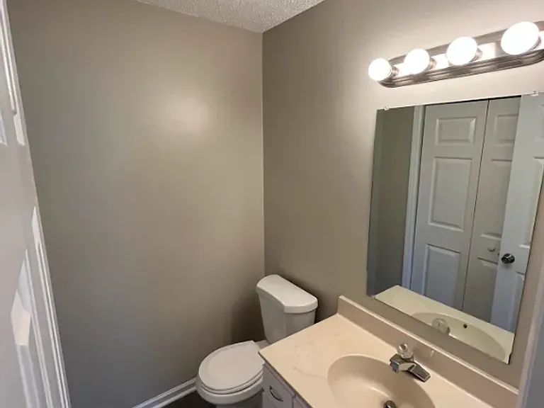 Two bedroom, 1.5 bath condo in High Point--Oakmont Condominiums — Photo 4