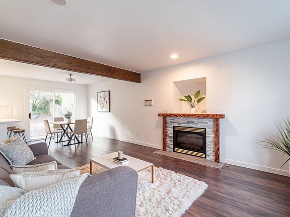 5th image of 2962 37th Ave NE