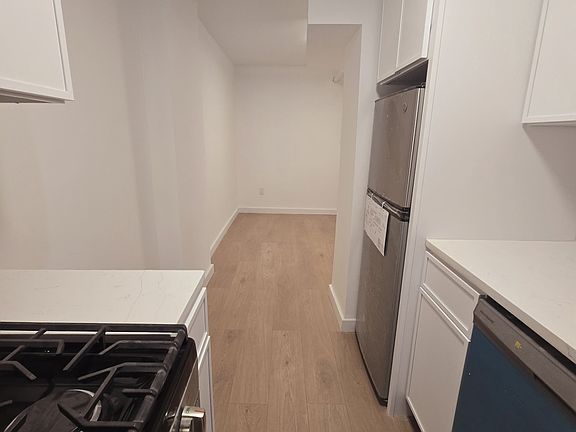 5th image of 327 E 108th St #35