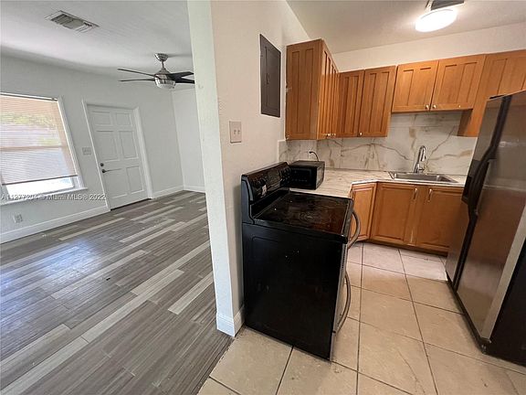 5th image of 1025 NW 7th Ave #A
