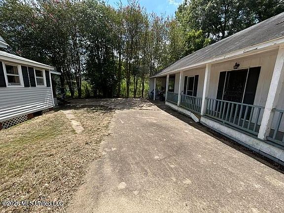 5th image of 200 Magnolia St