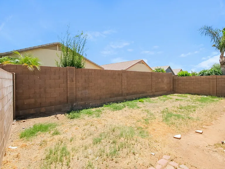 475 W Holstein Trl — Photo 16