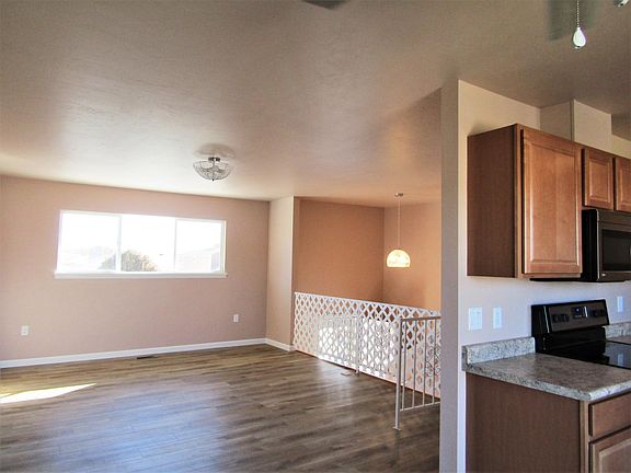 5th image of 433 Cheshire Ct