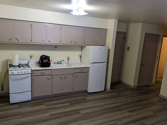 3rd image of 3401 W Wells St #8
